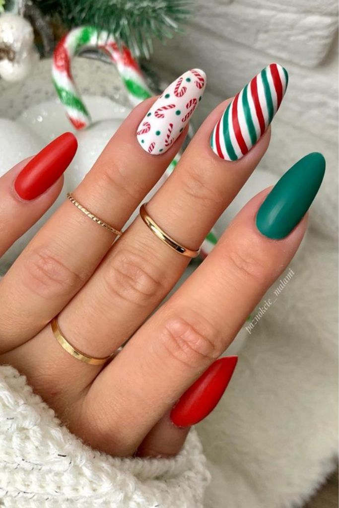 50+ Best Festive Christmas Nails : Reindeer, Snowflake & Red Nails